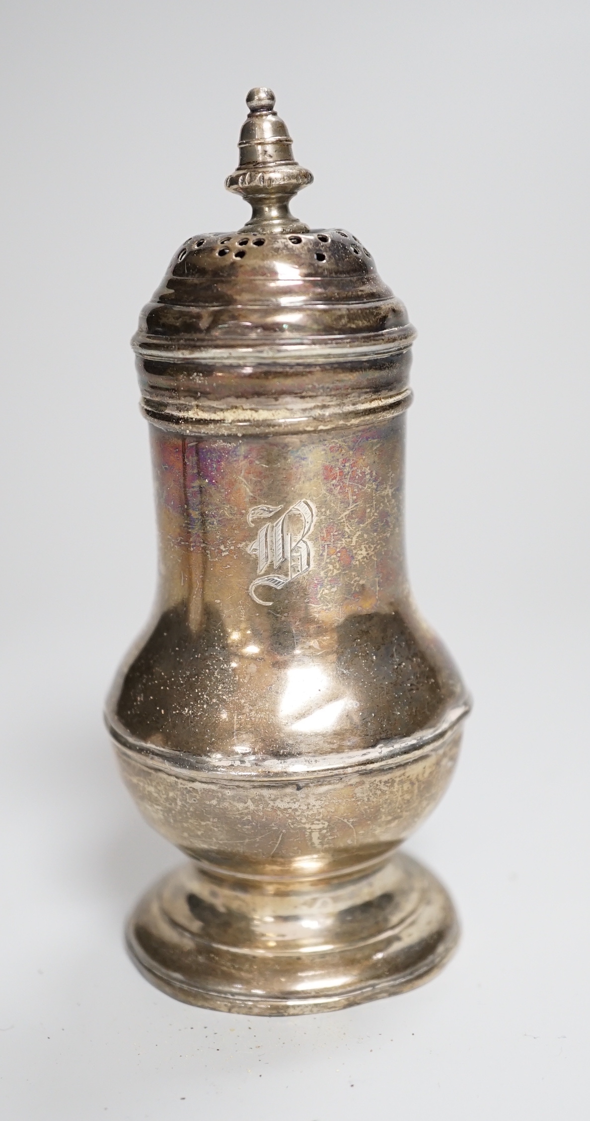 A George I silver bun shaped pepper, George Greenhill Jones, London, 1726, 10.8cm.                                                                                                                                          