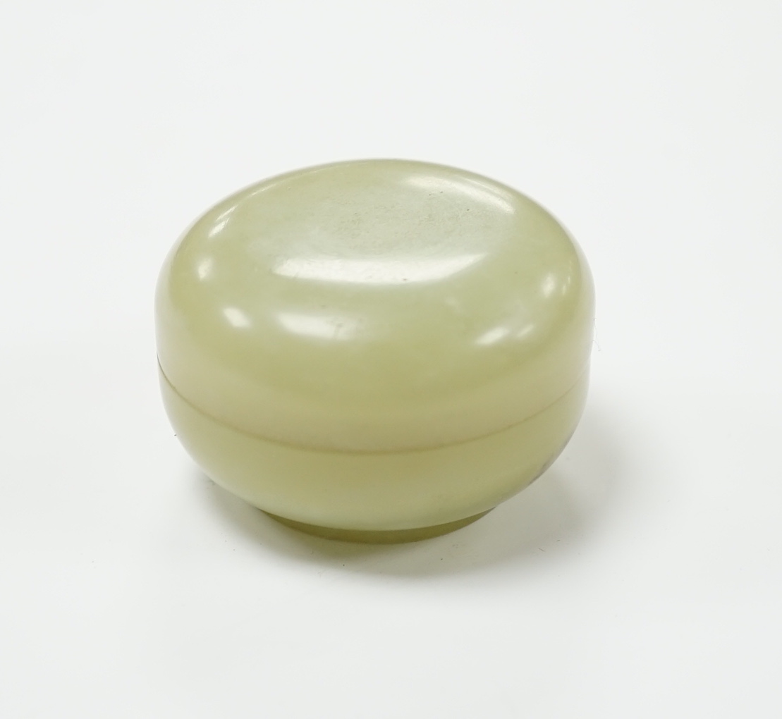 A Chinese bowenite jade seal paste box, 5cm in diameter                                                                                                                                                                     