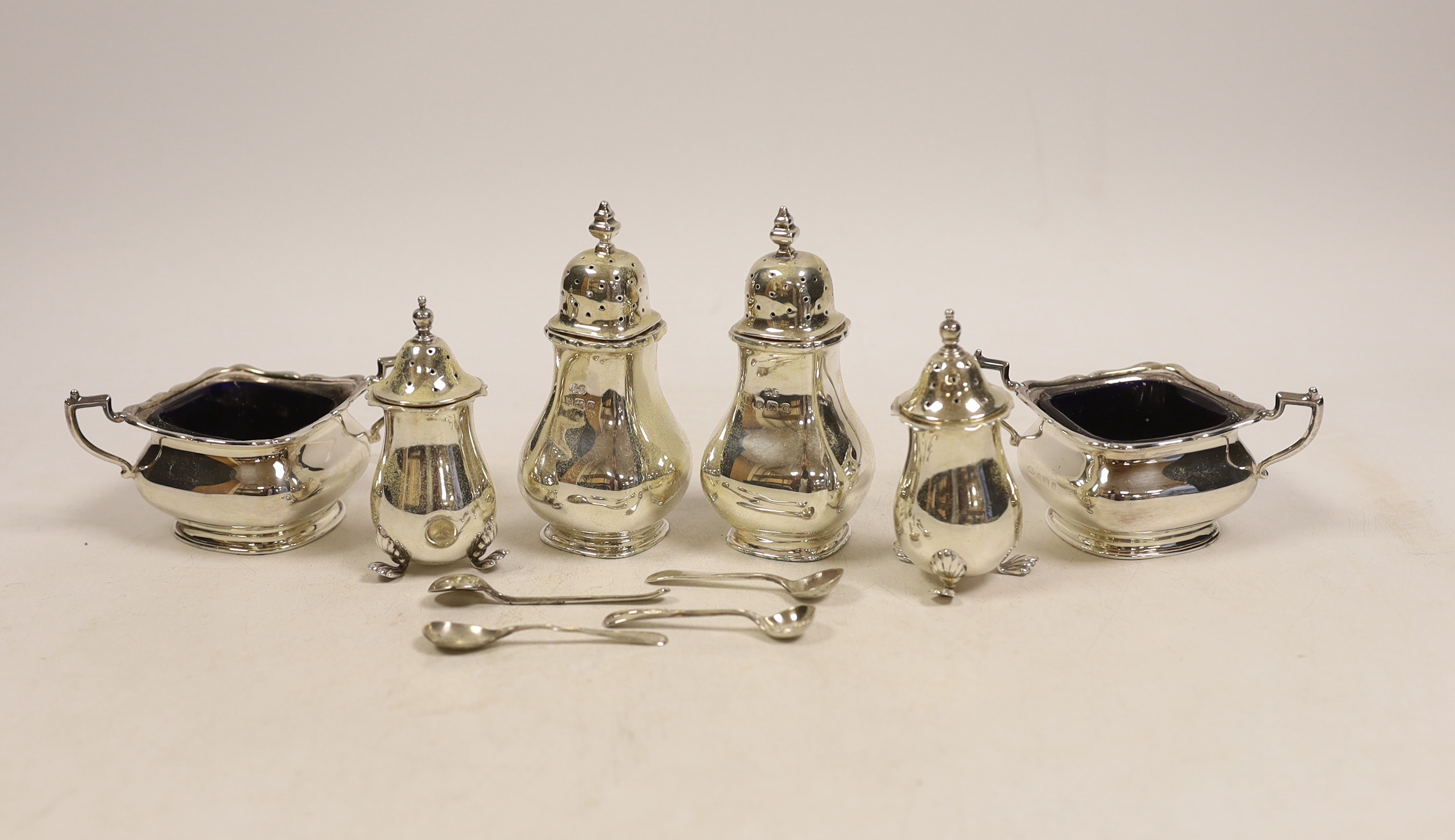 A silver condiment set comprising two salts, two peppers, two pepperettes and four spoons, Birmingham, 1904.                                                                                                                