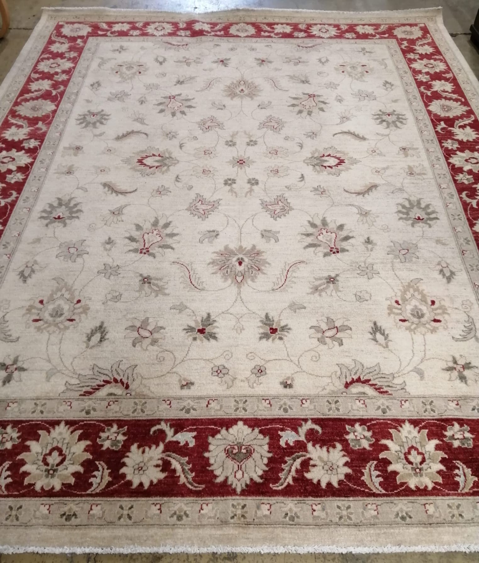 A Zeigler style ivory ground carpet, 305 x 243cm                                                                                                                                                                            