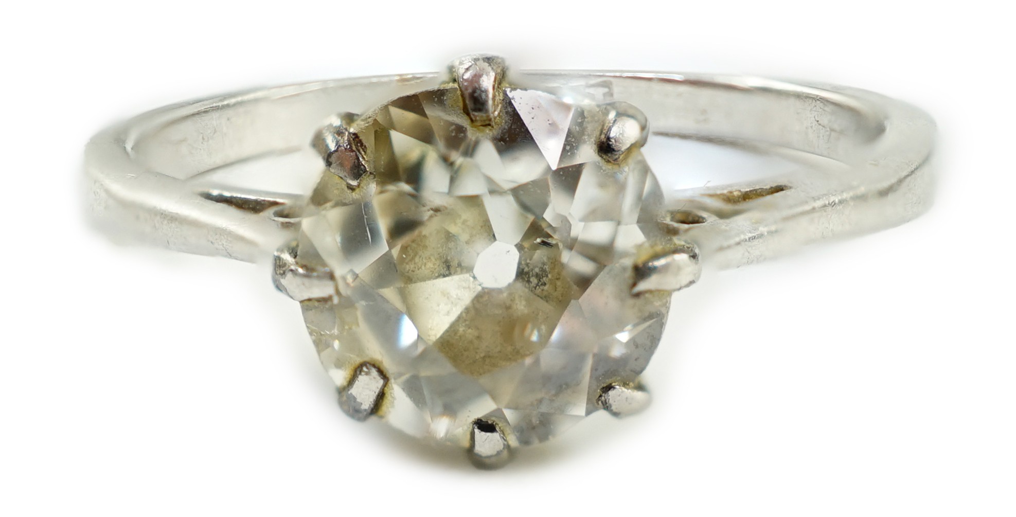 A white metal (stamped plat) and solitaire diamond ring, size J, gross weight 2.6 grams                                                                                                                                     