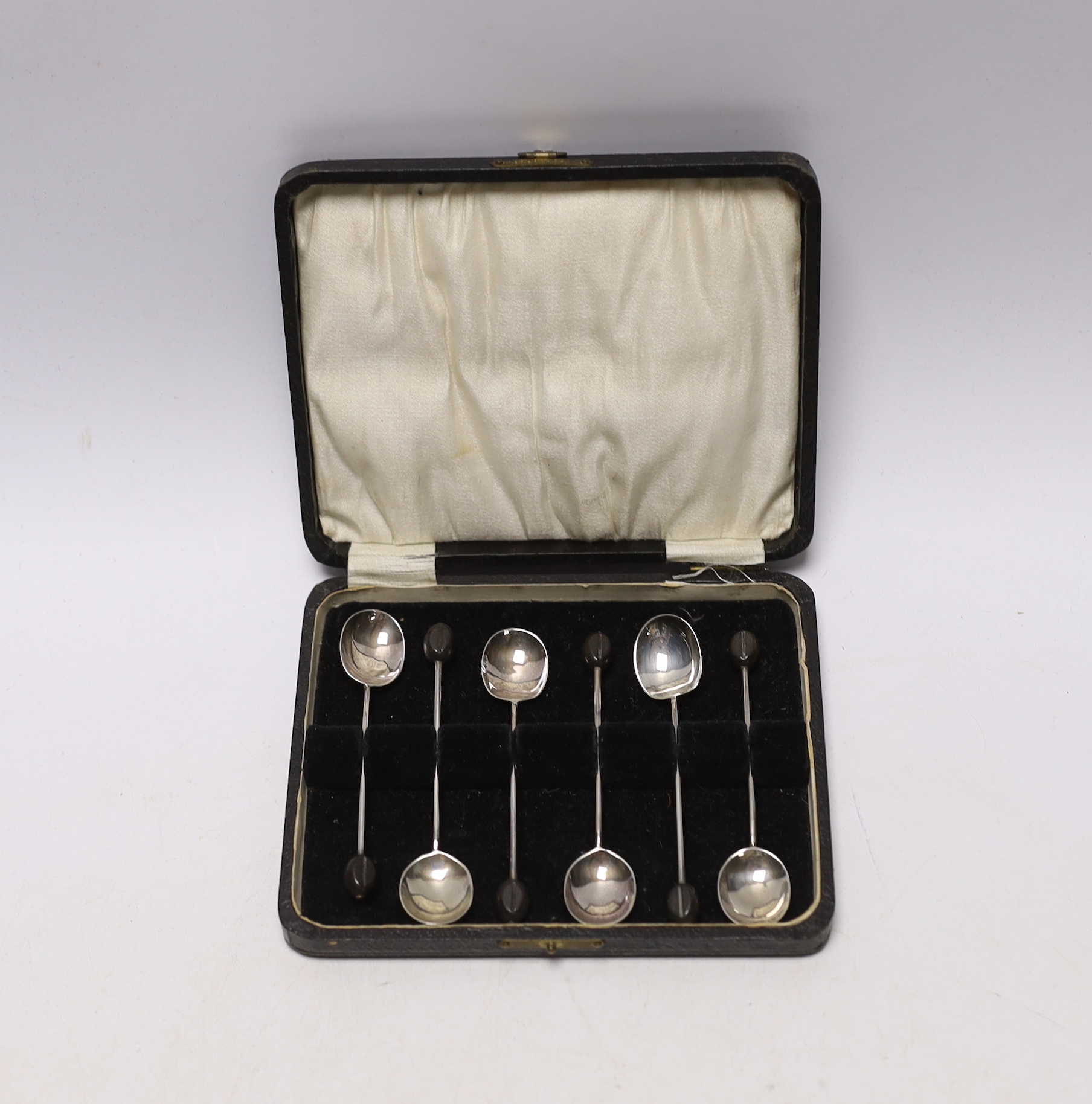 A cased set of six George V silver bean end coffee spoons, Sheffield, 1929.                                                                                                                                                 