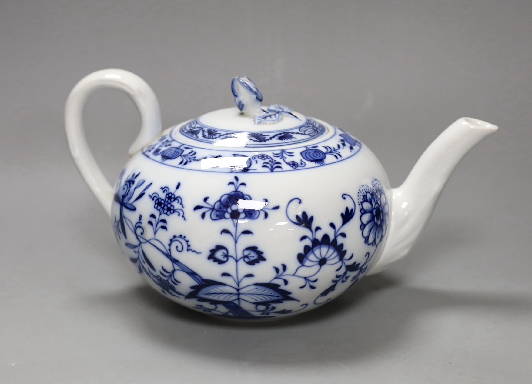 A Meissen style blue and white onion pattern teapot, 27cm                                                                                                                                                                   
