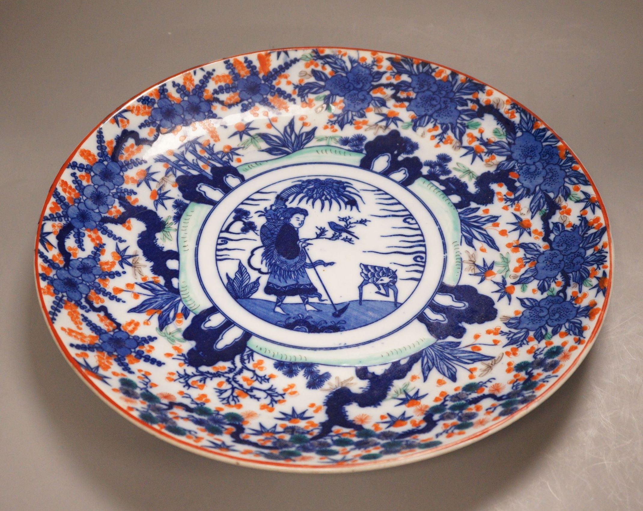 A Japanese Imari style charger, 36cm                                                                                                                                                                                        