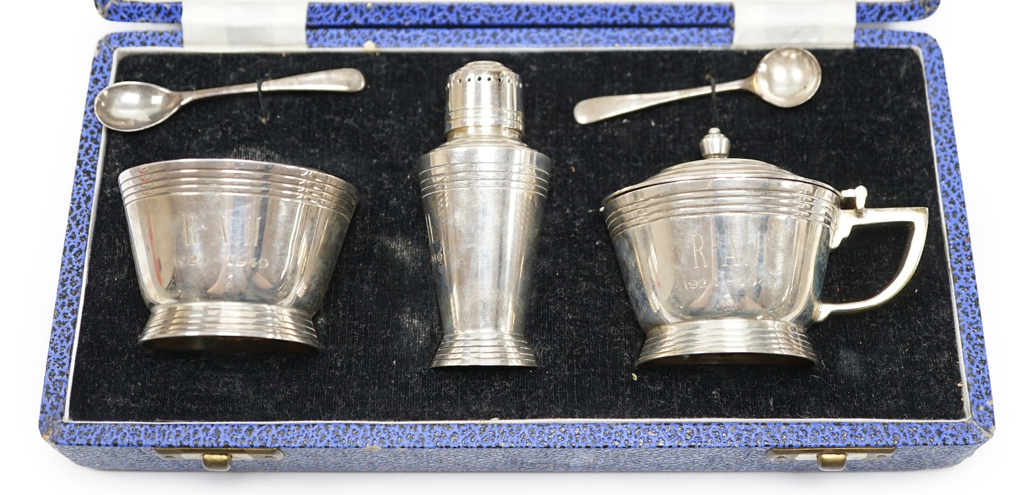 A cased George VI Art Deco silver three piece condiment set and two matching spoons, Mappin & Webb, Sheffield, 1948.                                                                                                        
