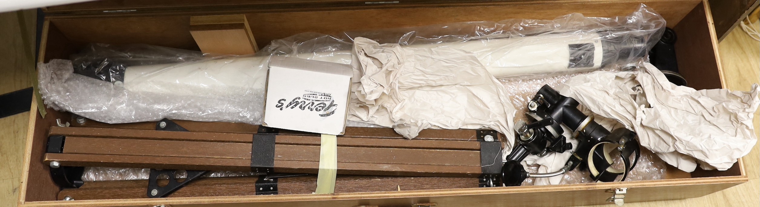 A panorama Astronomical telescope with instructions and accessories. Working order, cased.                                                                                                                                  
