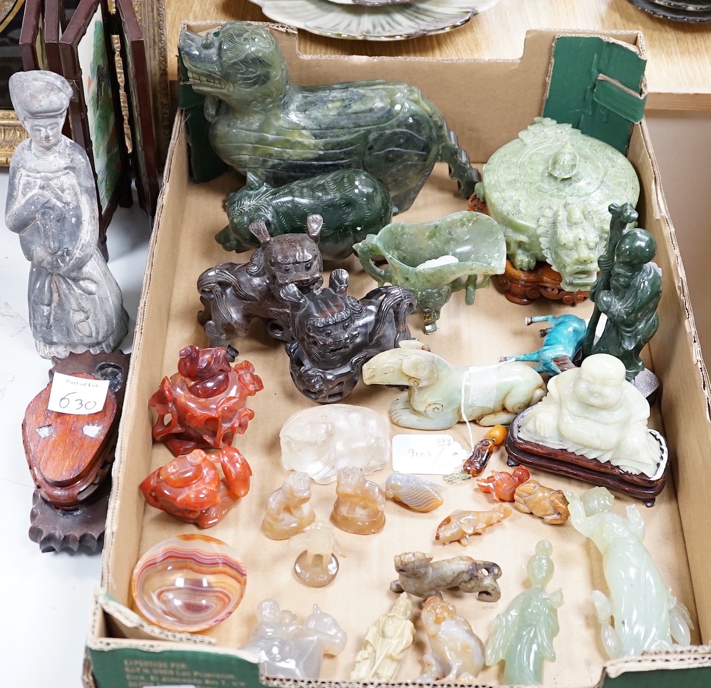 A group of Chinese hardstone and agate carvings                                                                                                                                                                             