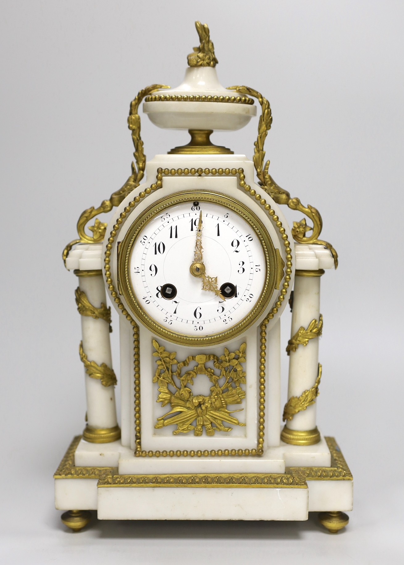 A late 19th century French ormolu and alabaster mantel clock with pendulum, 34cm                                                                                                                                            