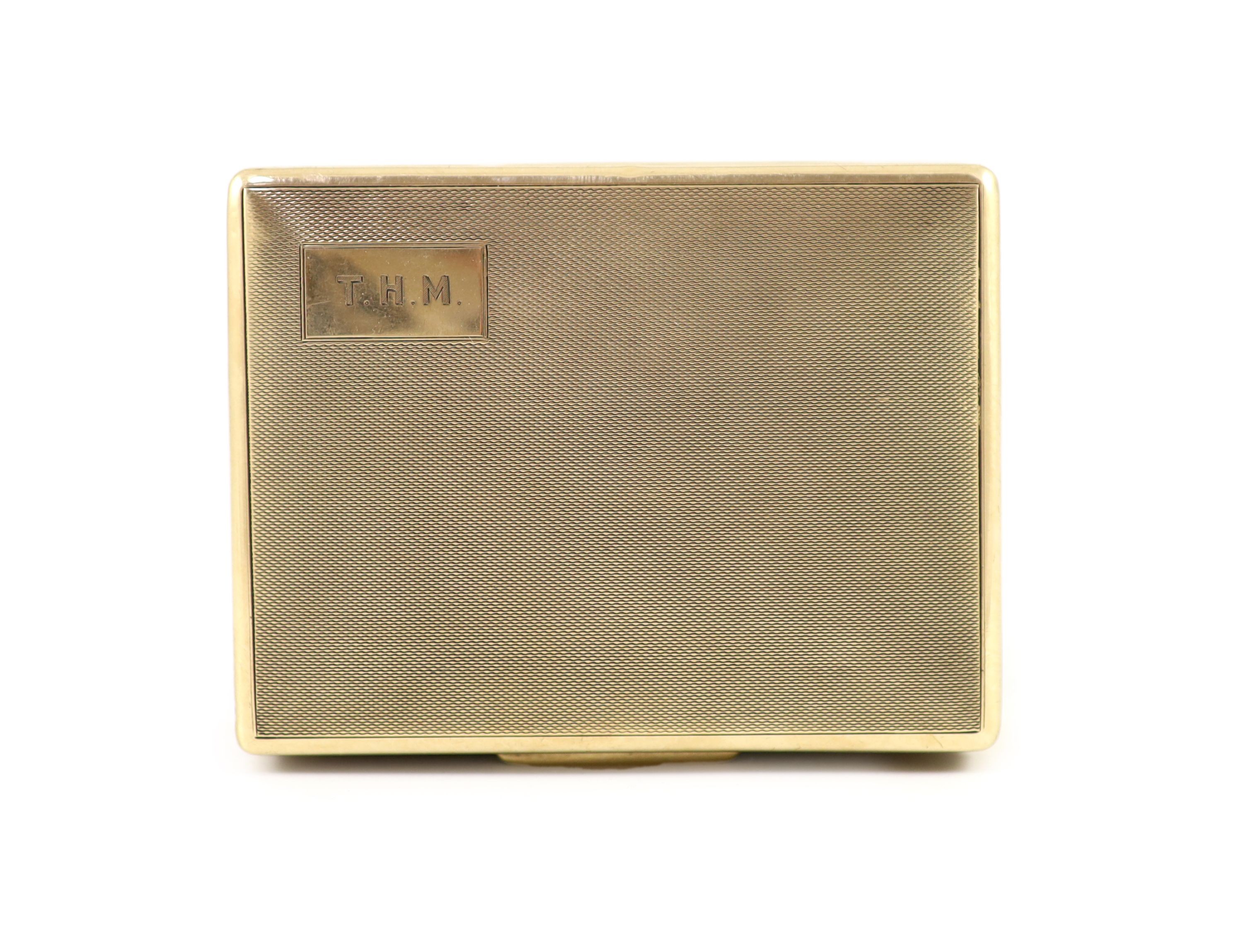 A late 1920's George V engine turned 9ct gold rectangular cigarette box, by Saunders & Shepherd                                                                                                                             