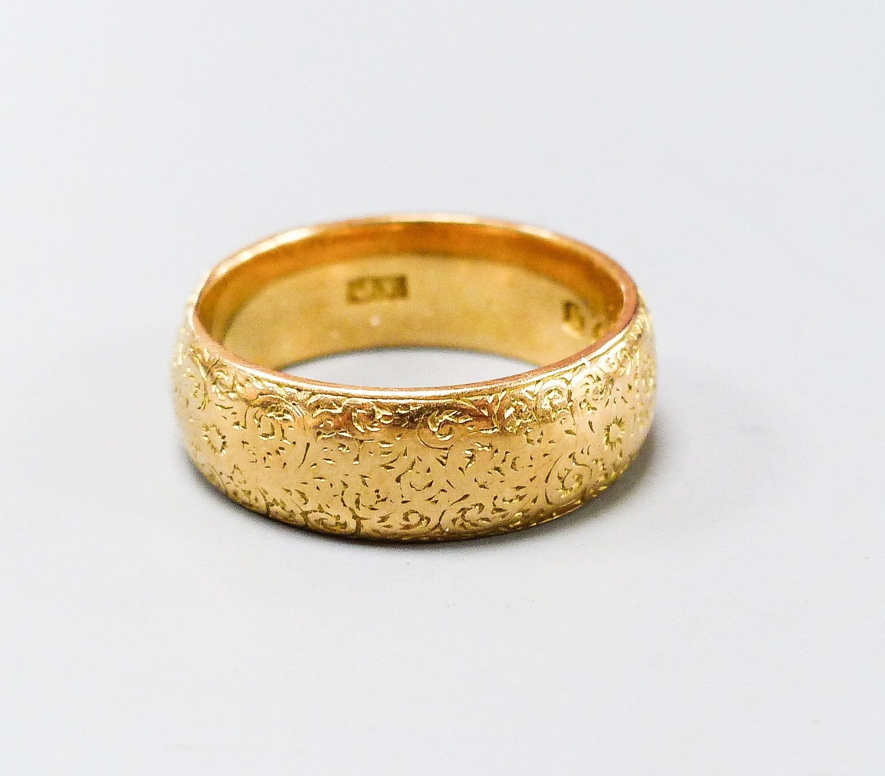 A Victorian engraved 18ct gold wedding band, size P/Q, 10 grams.                                                                                                                                                            