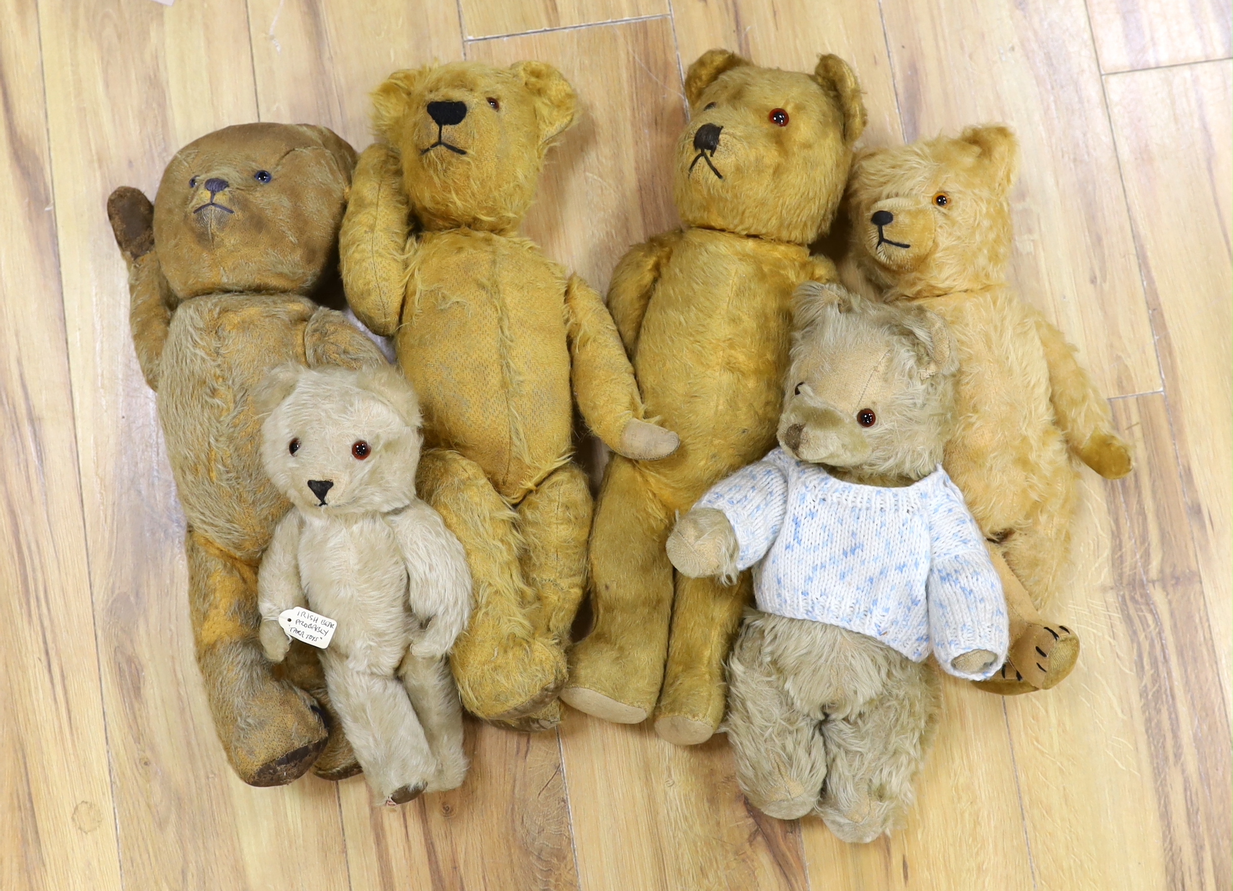 Six English post-war bears, for restoration (6)                                                                                                                                                                             