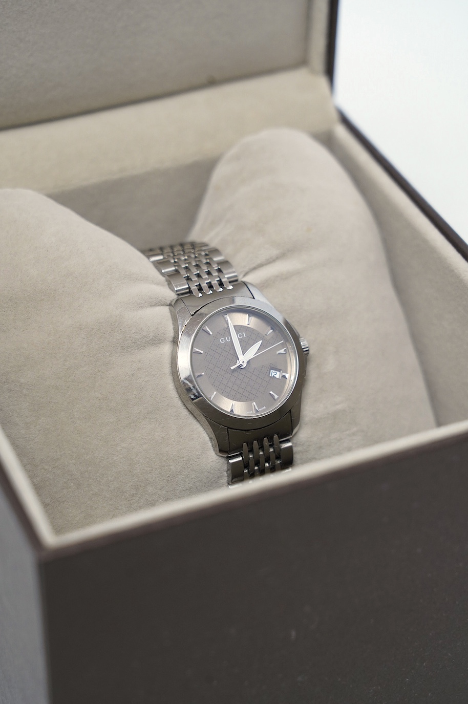 A lady's modern stainless Gucci quartz wrist watch, with date aperture, box and booklet. Condition - fair                                                                                                                   