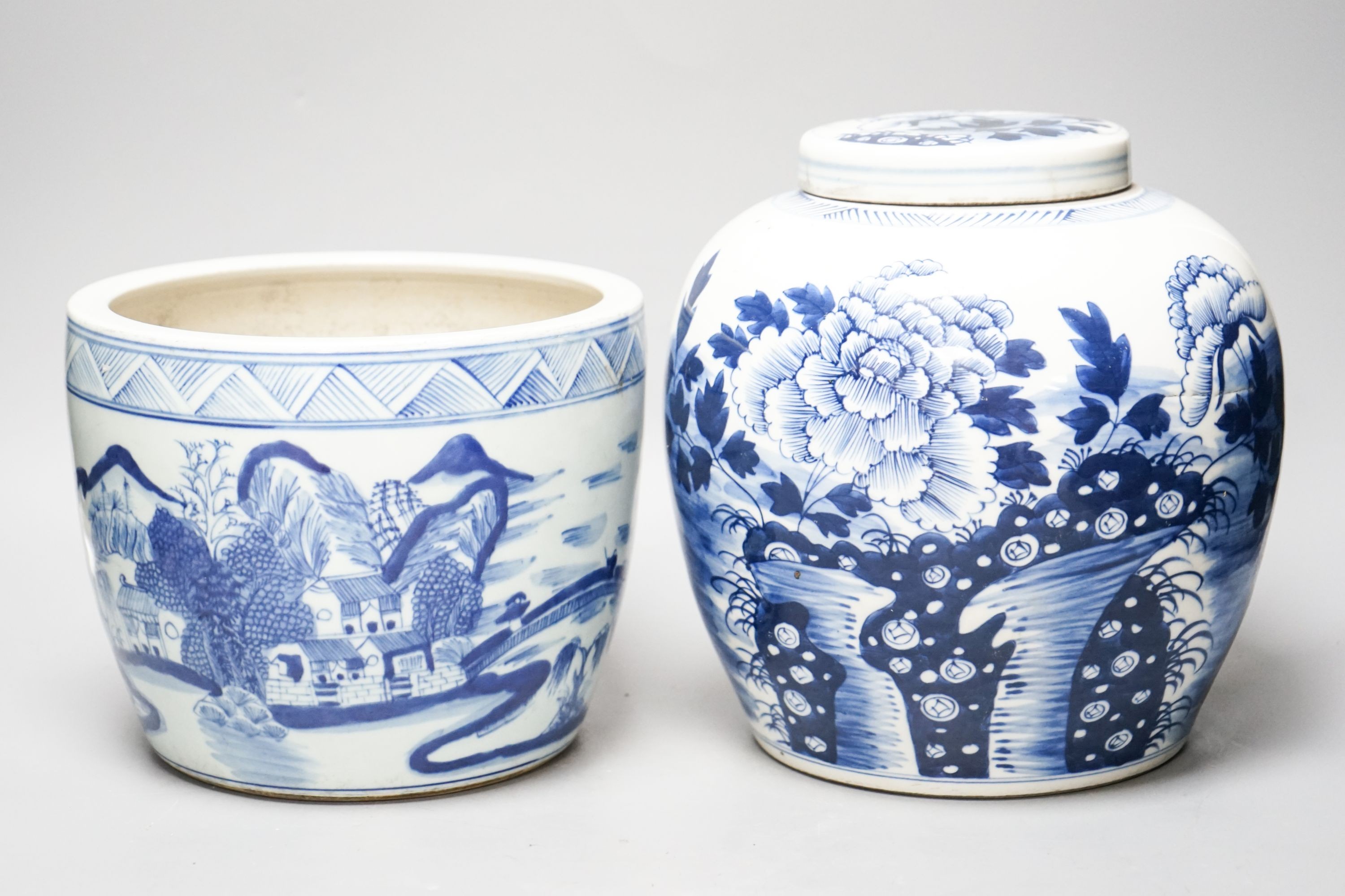 A Chinese blue and white jar and cover and a similar jardiniere, 23cm                                                                                                                                                       