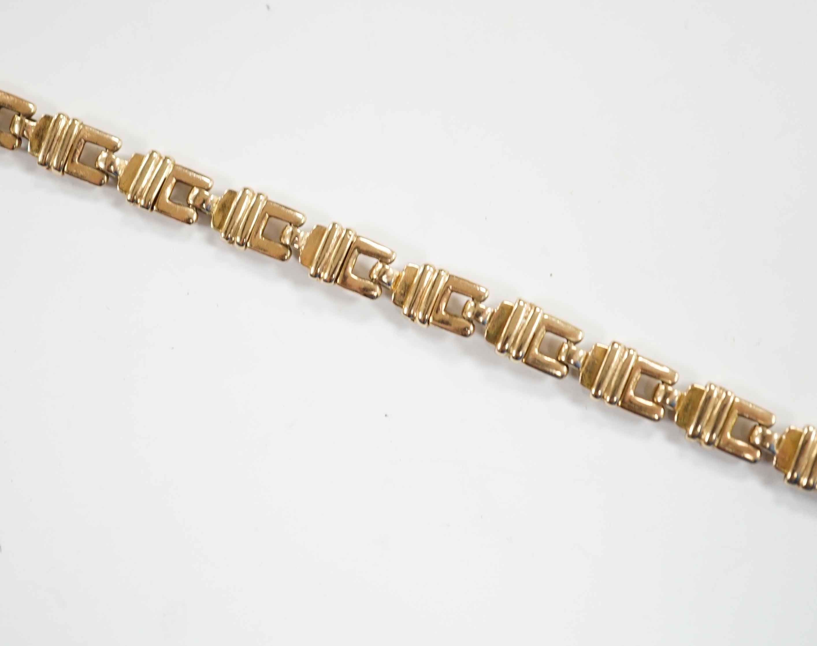 A modern 9kt flat link bracelet, 19cm, 12.6 grams.                                                                                                                                                                          