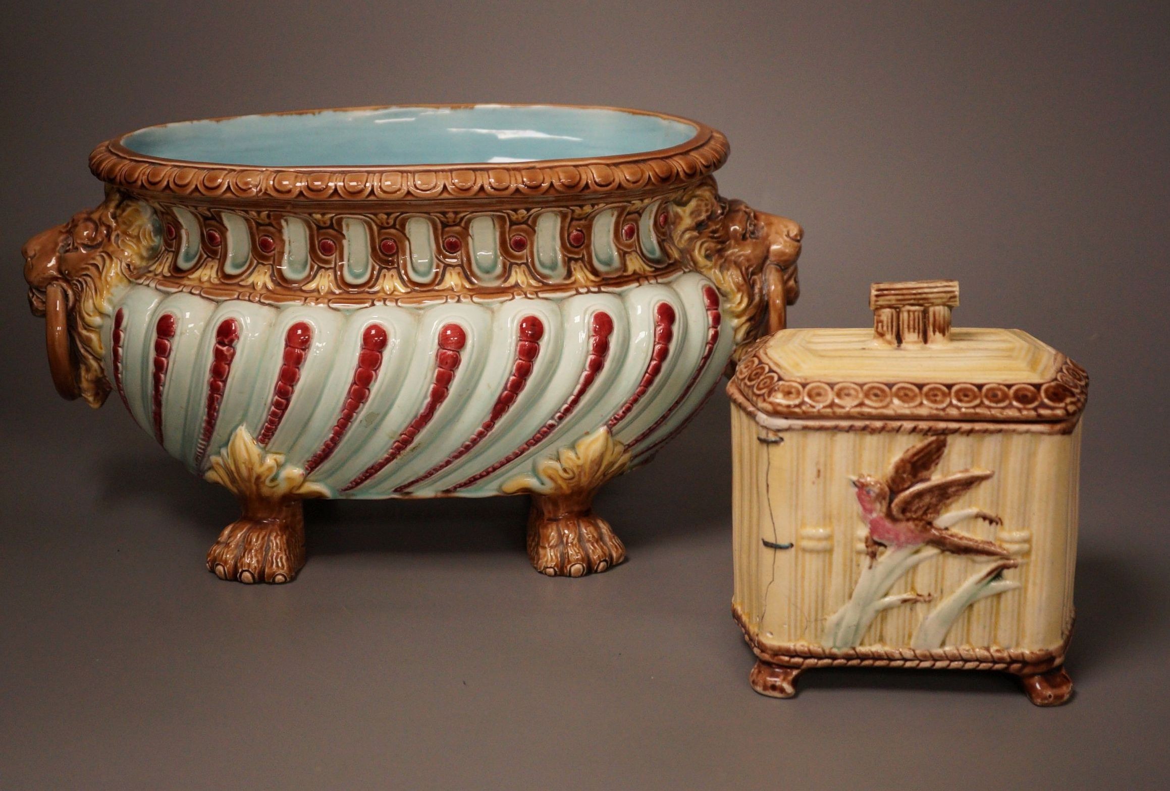 A Continental majolica tureen and a tea caddy, largest 32cm                                                                                                                                                                 