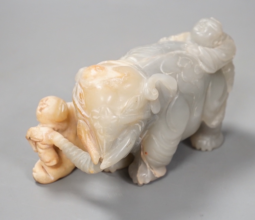 A Chinese jade elephant group 15cm                                                                                                                                                                                          