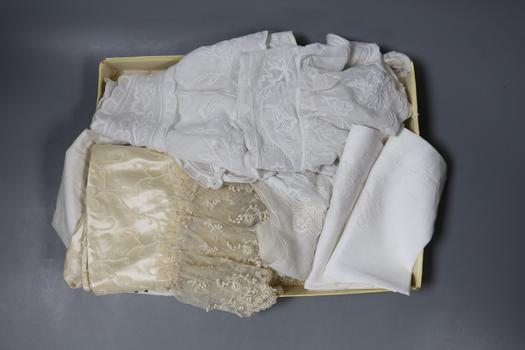 Two wide white worked frilled 19th century collars, a fine Scottish Ayrshire collar, two white worked monogrammed hankies, a later satin and cream machine lace collar etc                                                  