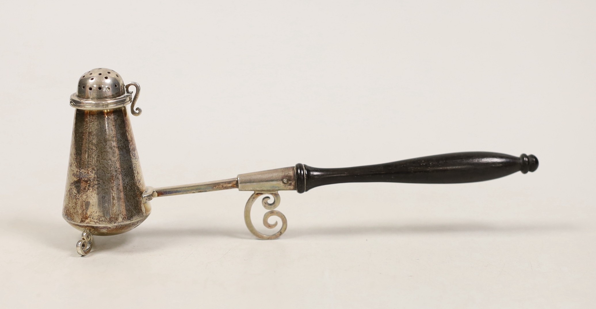 An Edwardian Scottish silver pepperette, with ebonised handle, Hamilton & Inches, Edinburgh, 1909, 17cm.                                                                                                                    