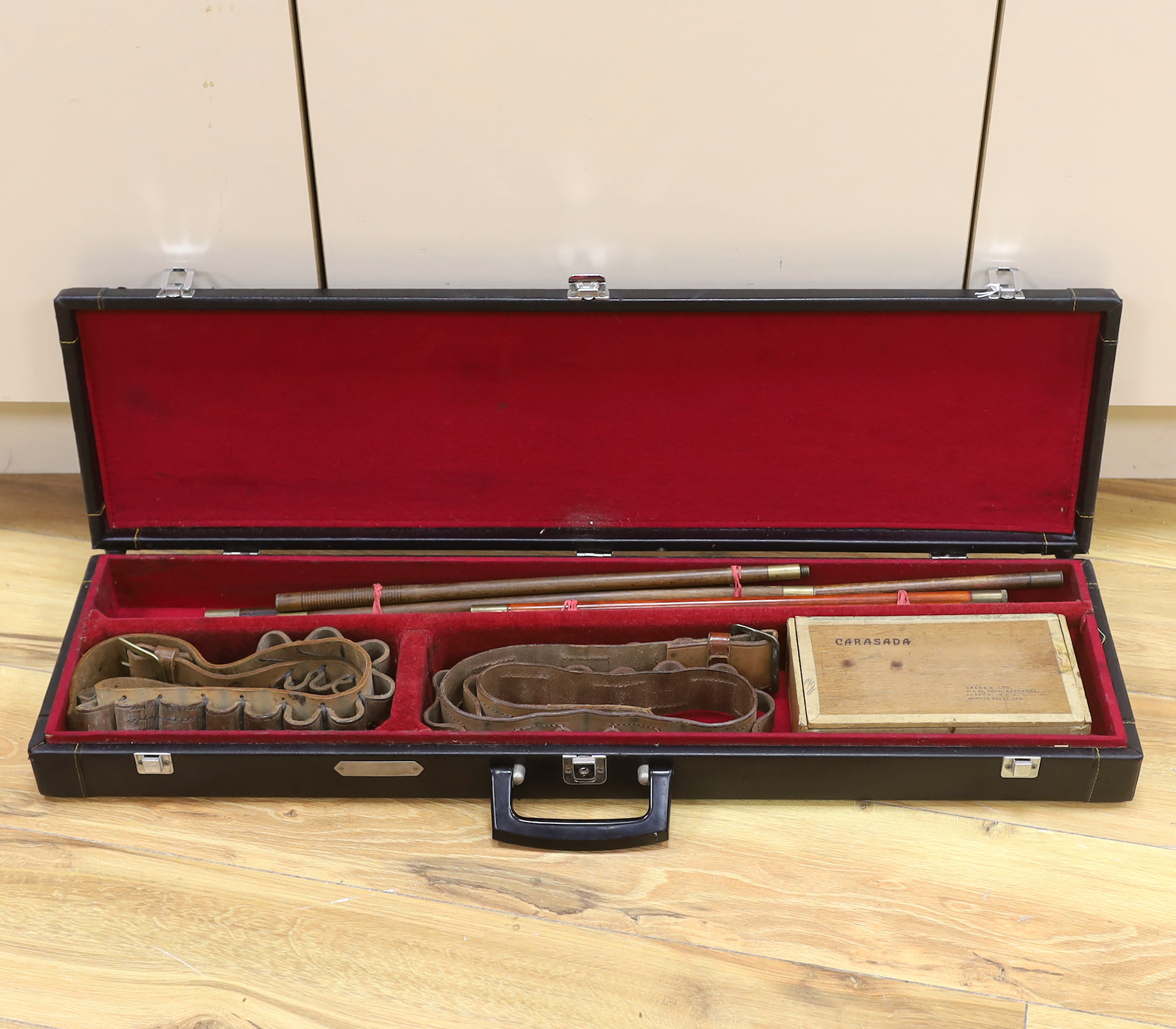 A gun case with fitted interior, 81cm wide                                                                                                                                                                                  