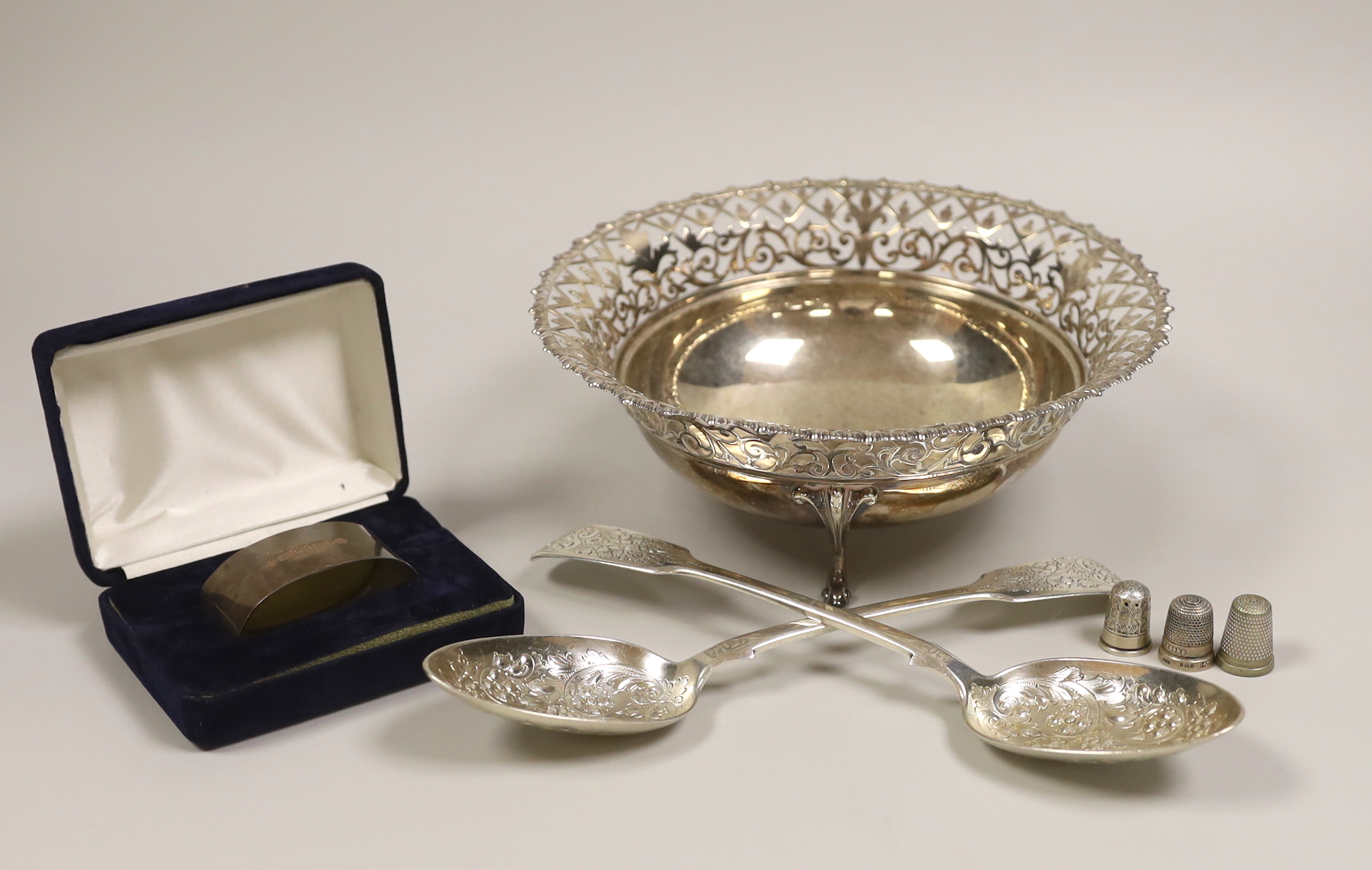 A George V pierced silver bowl, Mappin & Webb, Sheffield, 1916, 20.1cm, 10.4oz, together with a pair of Victorian silver table spoons, a silver napkin ring and two thimbles.                                               