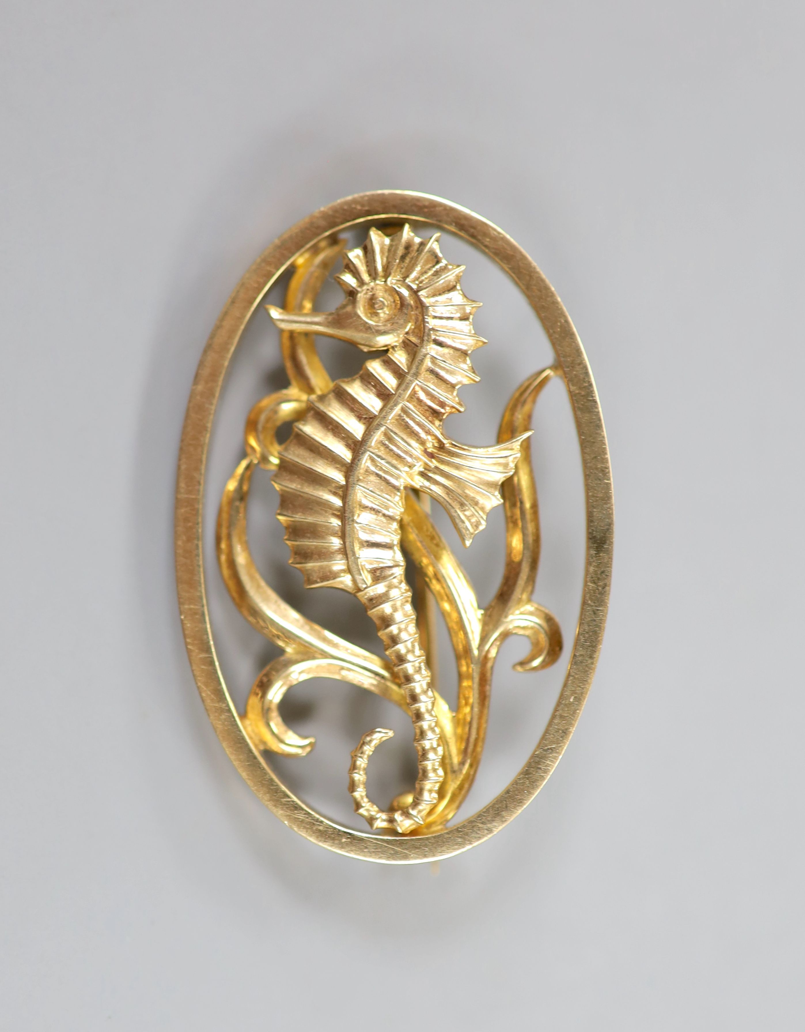 A Georg Jensen style 9ct gold seahorse oval brooch, George Tarratt Ltd, Birmingham, 1959, 43m, 14 grams.                                                                                                                    