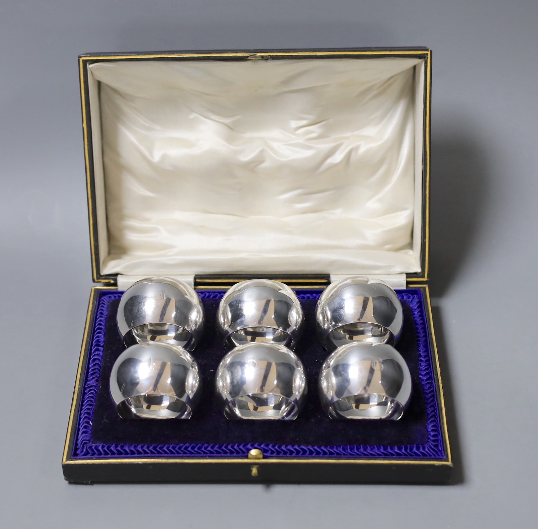 A cased set of six George V silver napkin rings, C.W. Fletcher & Son Ltd, Sheffield, 1915.                                                                                                                                  