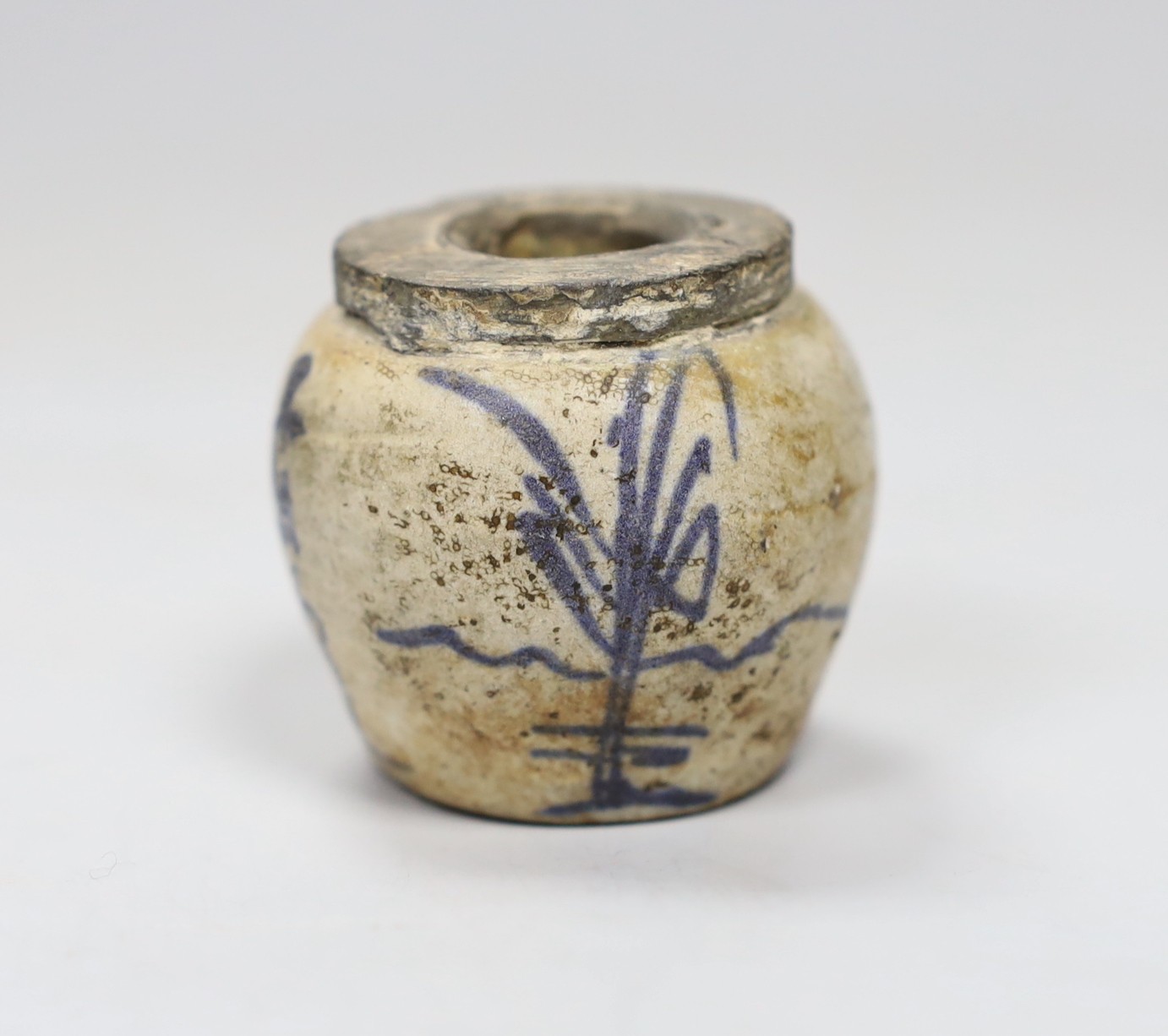 A Chinese blue and white jarlet, late Ming dynasty, 5cm                                                                                                                                                                     