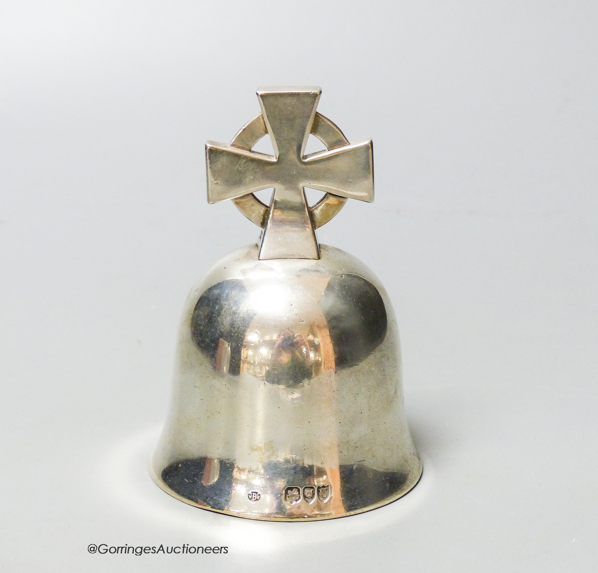 A late Victorian cast silver ecclesiastical hand bell, by William & John Barnard, London, 1895, 10.4cm, 12.5oz.                                                                                                             